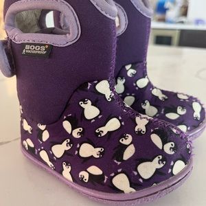 Preloved Bogs Waterproof Purple Baby Penguins Size 4